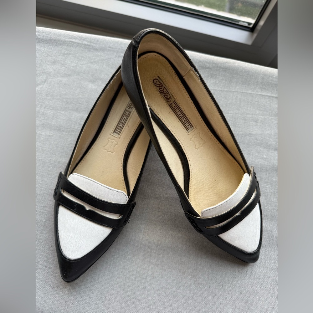 Buffalo London leather flats